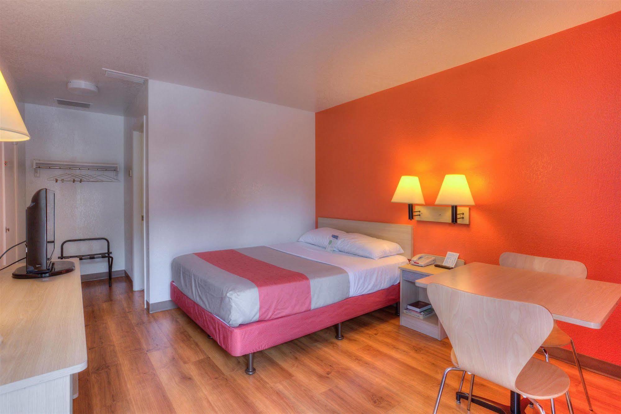 Motel 6-Tigard, Or - Portland South - Lake Oswego Eksteriør billede
